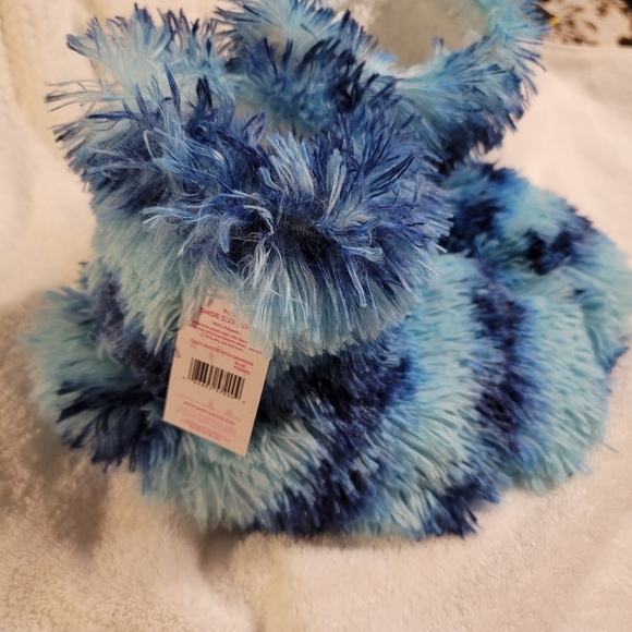 NWT JUSTICE COZY BOOTIE BLUE FUR GIRLS M/L WOMEN - Picture 5 of 10